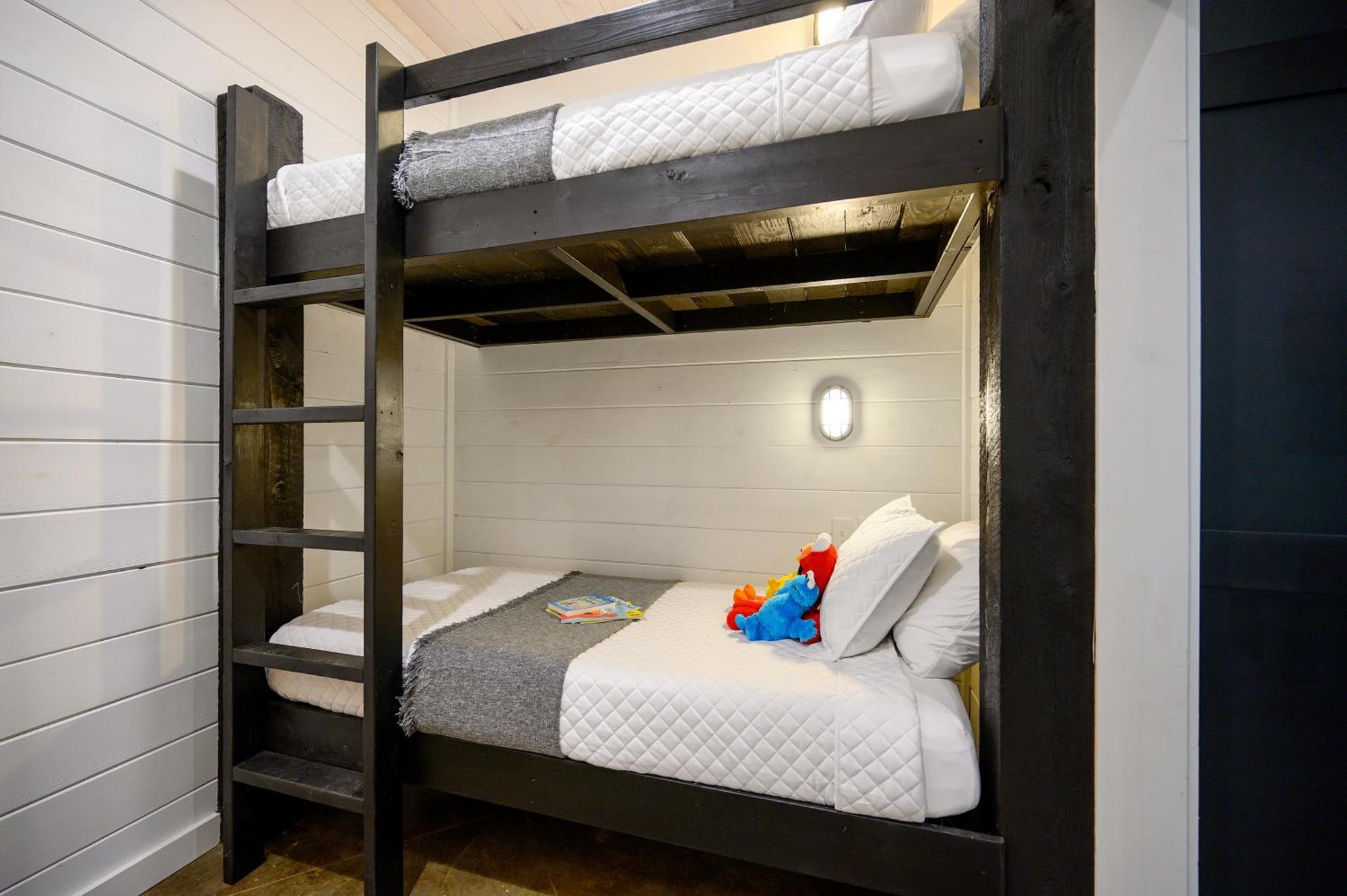 Two Knights Luxury Cabin Броукън Боу Екстериор снимка